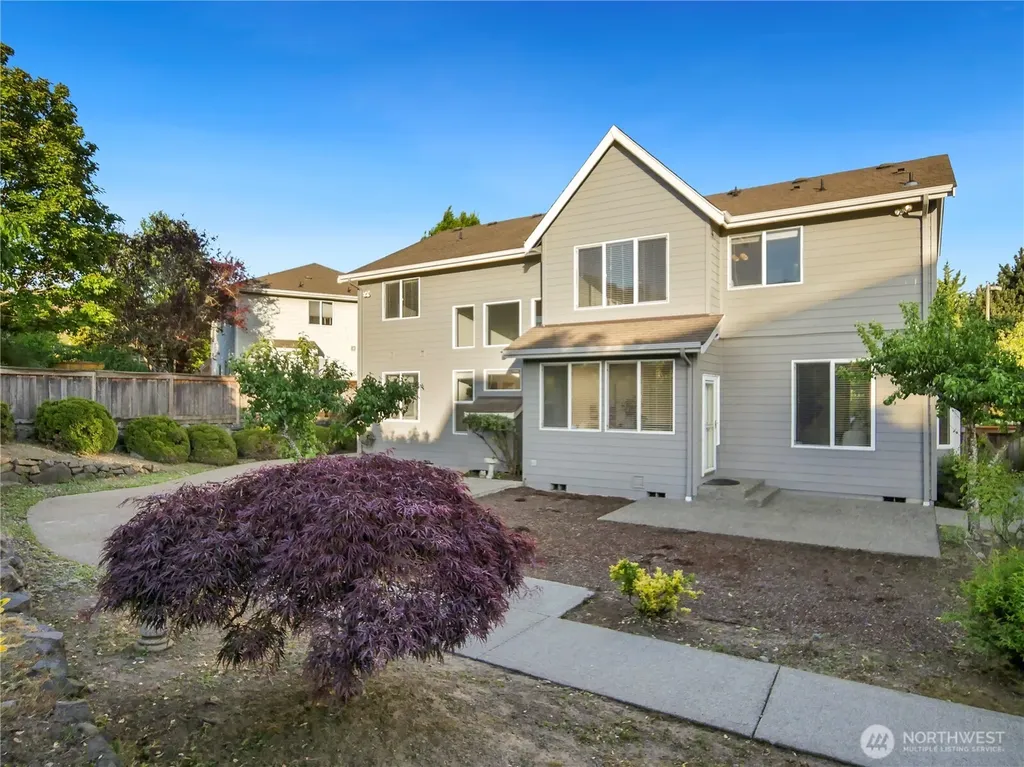 1818 Beacon Court NE Tacoma WA 98422