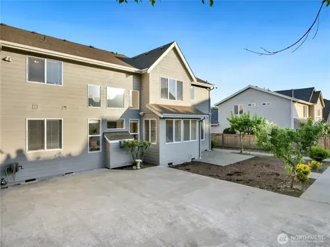 1818 Beacon Court NE Tacoma WA 98422