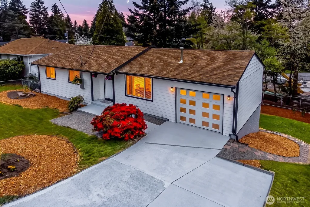 24717 S 35th Avenue Kent WA 98032