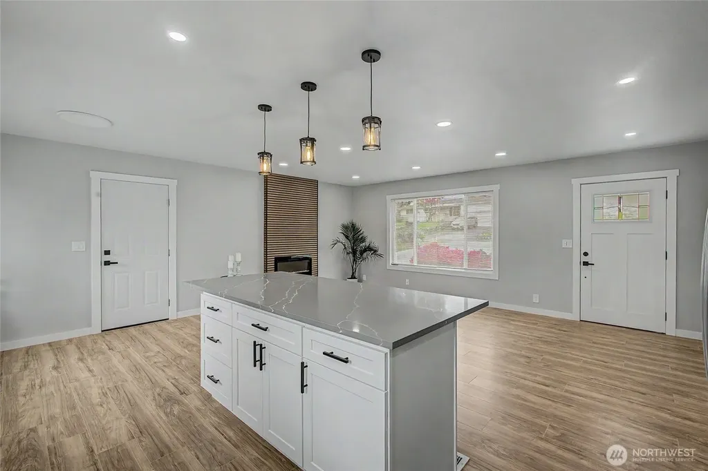24717 S 35th Avenue Kent WA 98032