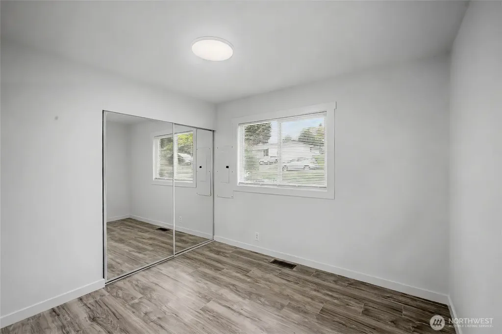 24717 S 35th Avenue Kent WA 98032