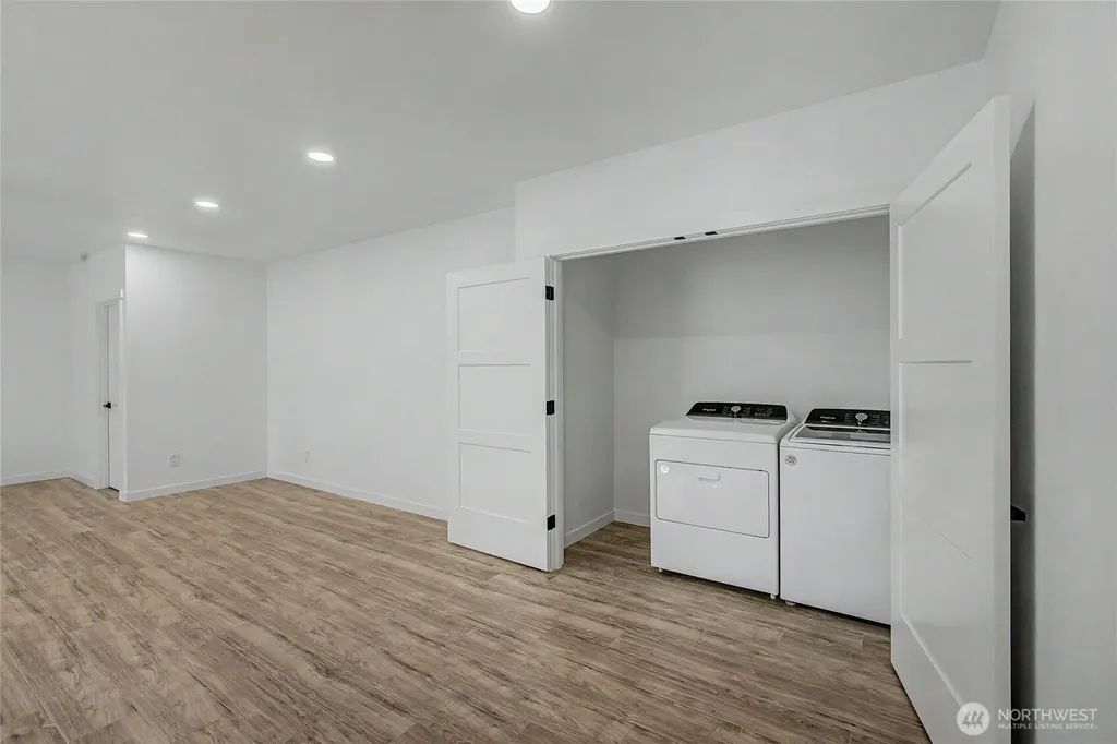24717 S 35th Avenue Kent WA 98032