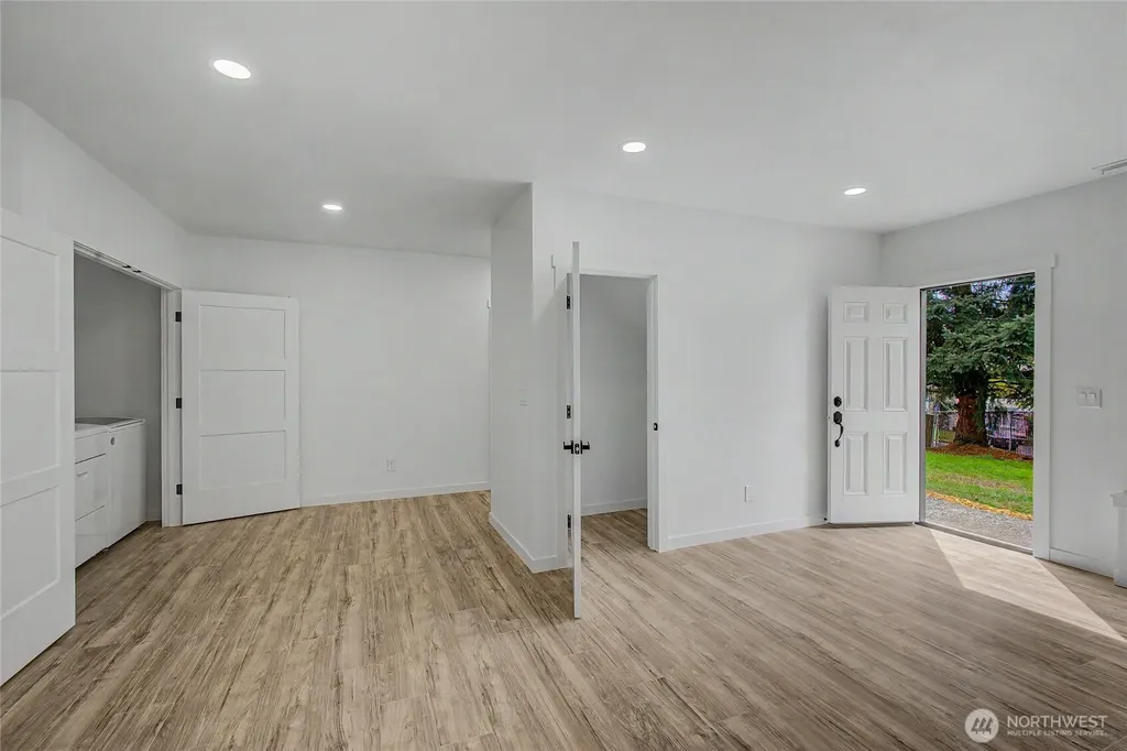 24717 S 35th Avenue Kent WA 98032