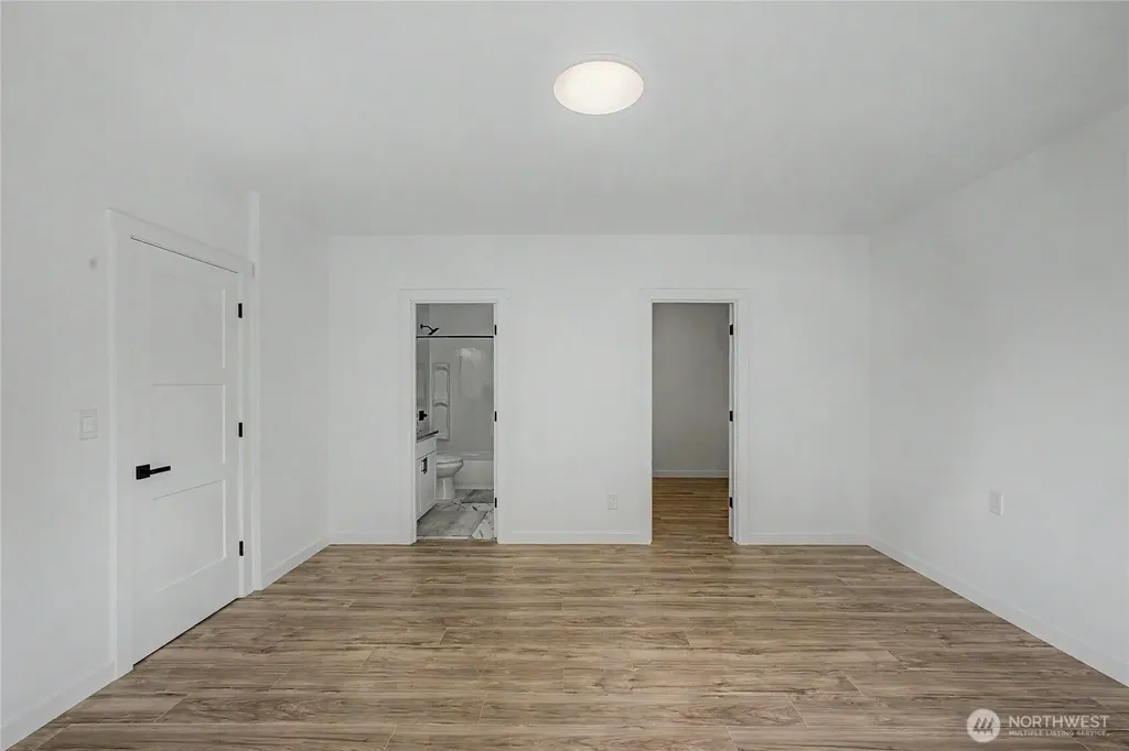 24717 S 35th Avenue Kent WA 98032
