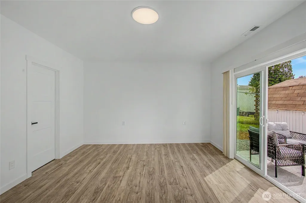 24717 S 35th Avenue Kent WA 98032