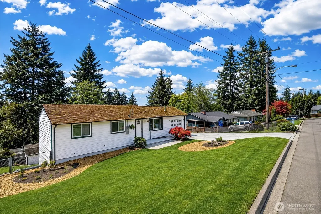 24717 S 35th Avenue Kent WA 98032