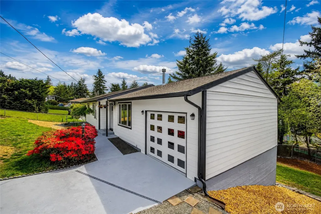 24717 S 35th Avenue Kent WA 98032