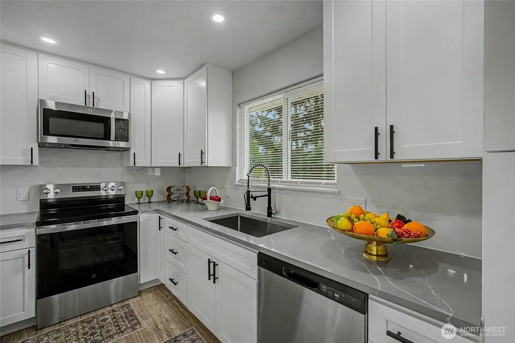 24717 S 35th Avenue Kent WA 98032
