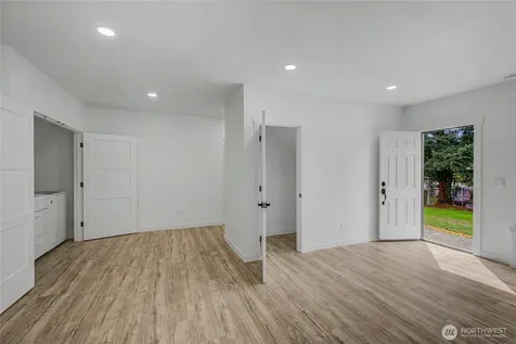 24717 S 35th Avenue Kent WA 98032