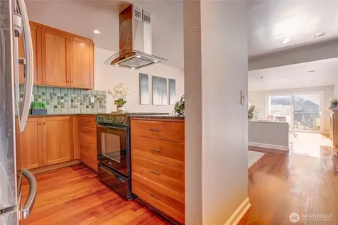 2253 Gilman Drive W Seattle WA 98119