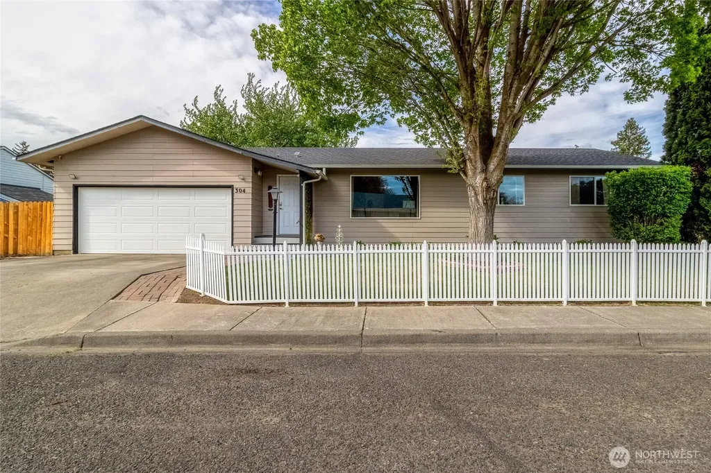 304 SW 11th Street College Place WA 99324