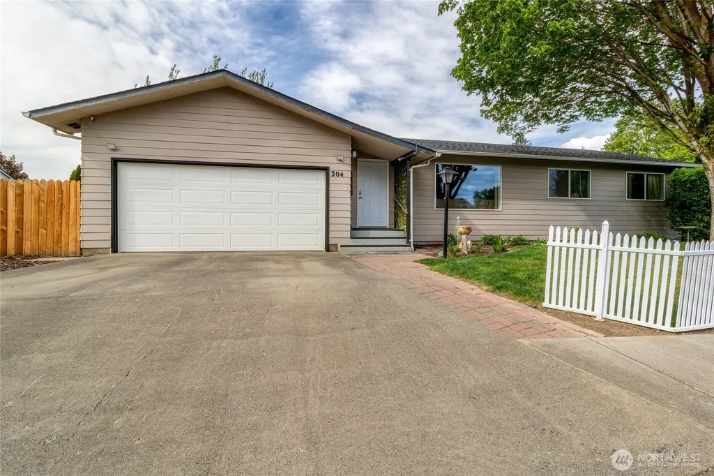 304 SW 11th Street College Place WA 99324