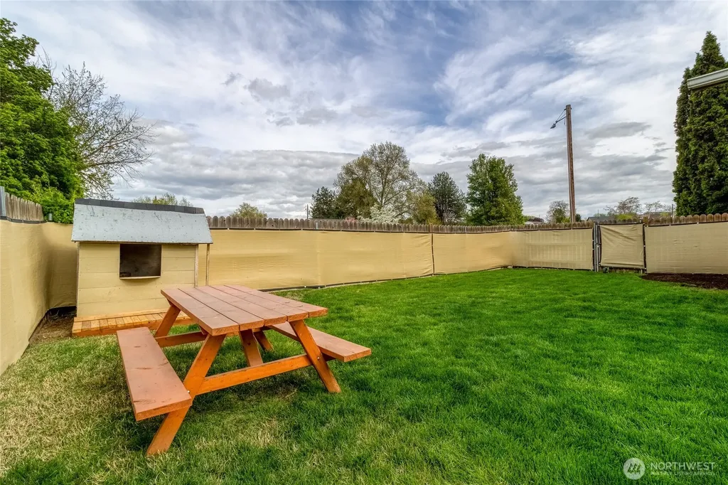 304 SW 11th Street College Place WA 99324