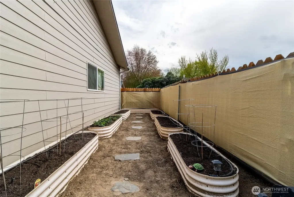 304 SW 11th Street College Place WA 99324