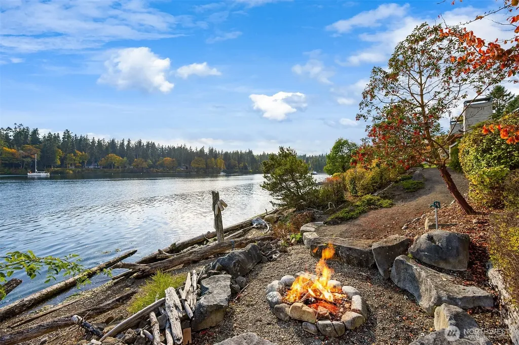 10403 NE Seaborn Road Bainbridge Island WA 98110