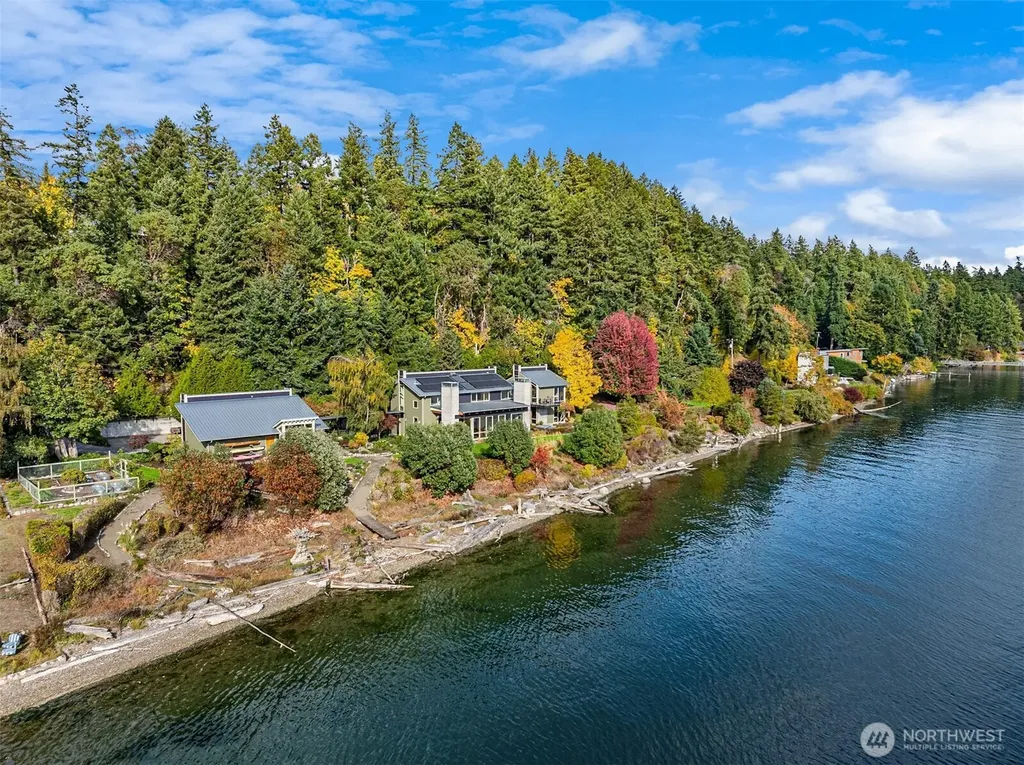 10403 NE Seaborn Road Bainbridge Island WA 98110