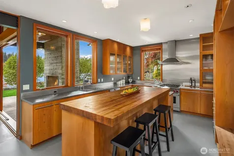 10403 NE Seaborn Road Bainbridge Island WA 98110