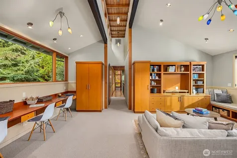 10403 NE Seaborn Road Bainbridge Island WA 98110