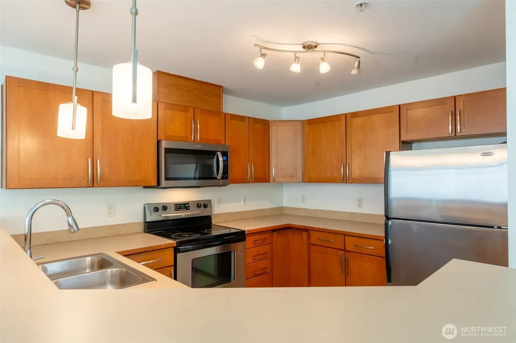 4050 S 212th Court Seatac WA 98198