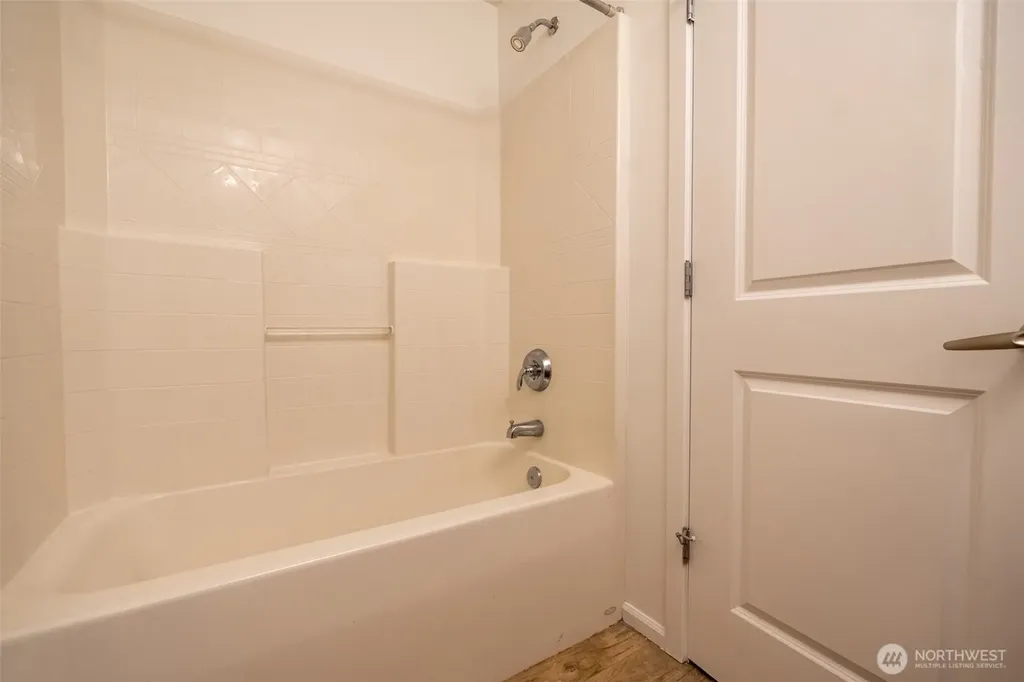 4050 S 212th Court Seatac WA 98198