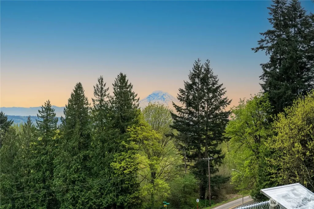 4050 S 212th Court Seatac WA 98198