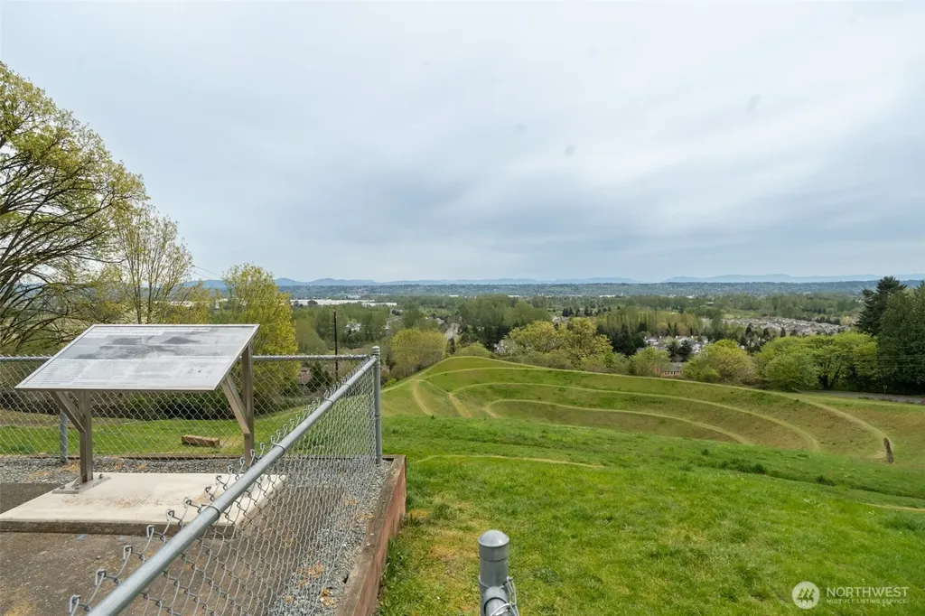 4050 S 212th Court Seatac WA 98198
