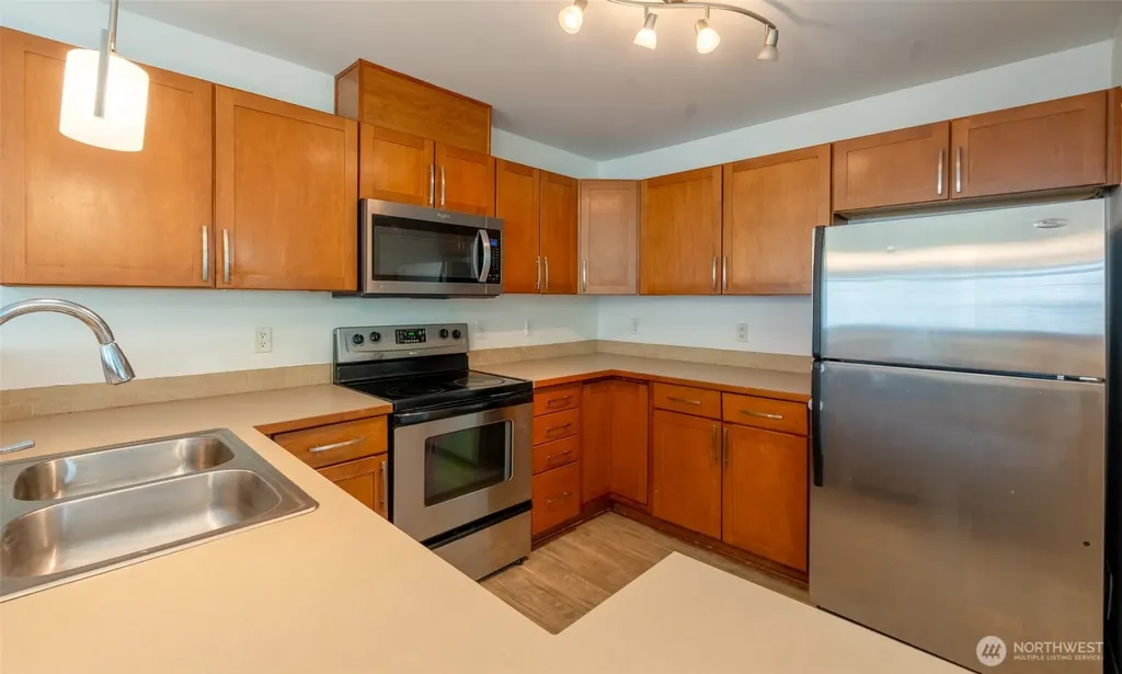4050 S 212th Court Seatac WA 98198