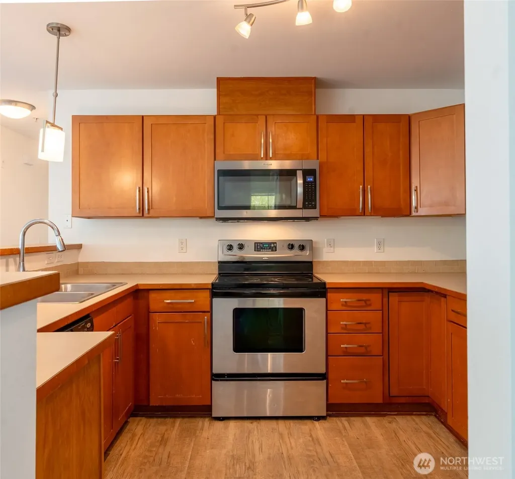 4050 S 212th Court Seatac WA 98198