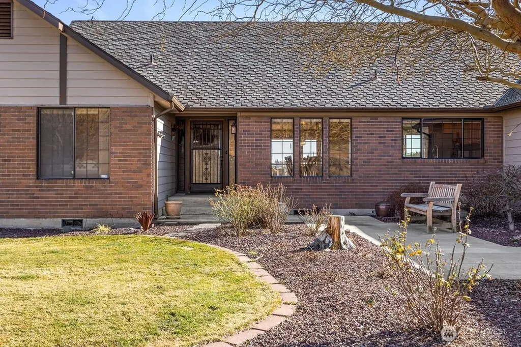 290 Trails End Lane Yakima WA 98903