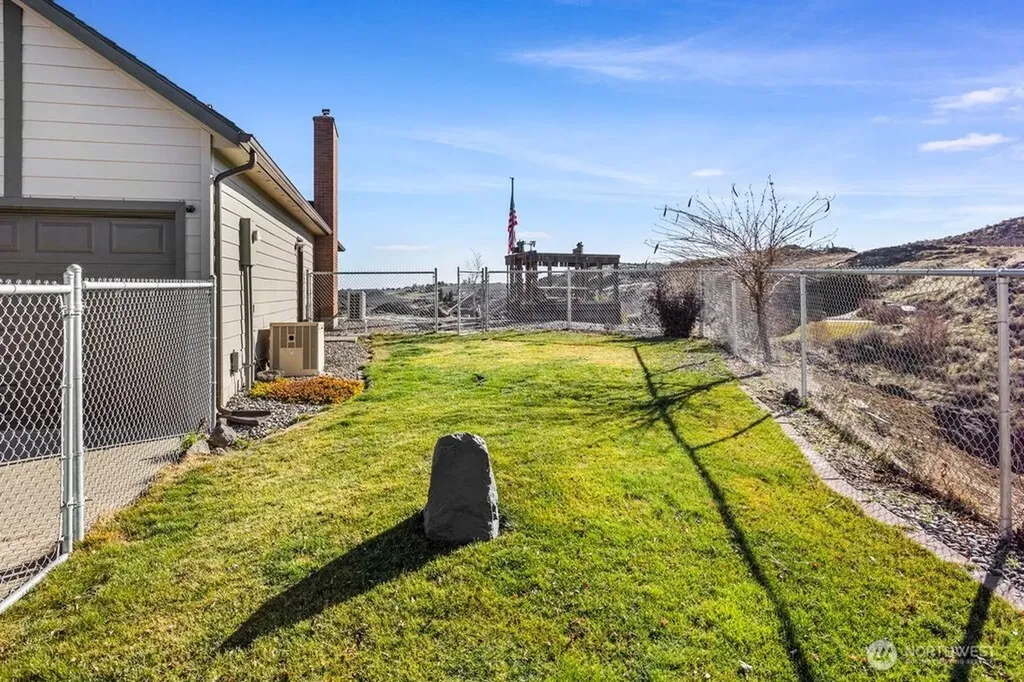 290 Trails End Lane Yakima WA 98903