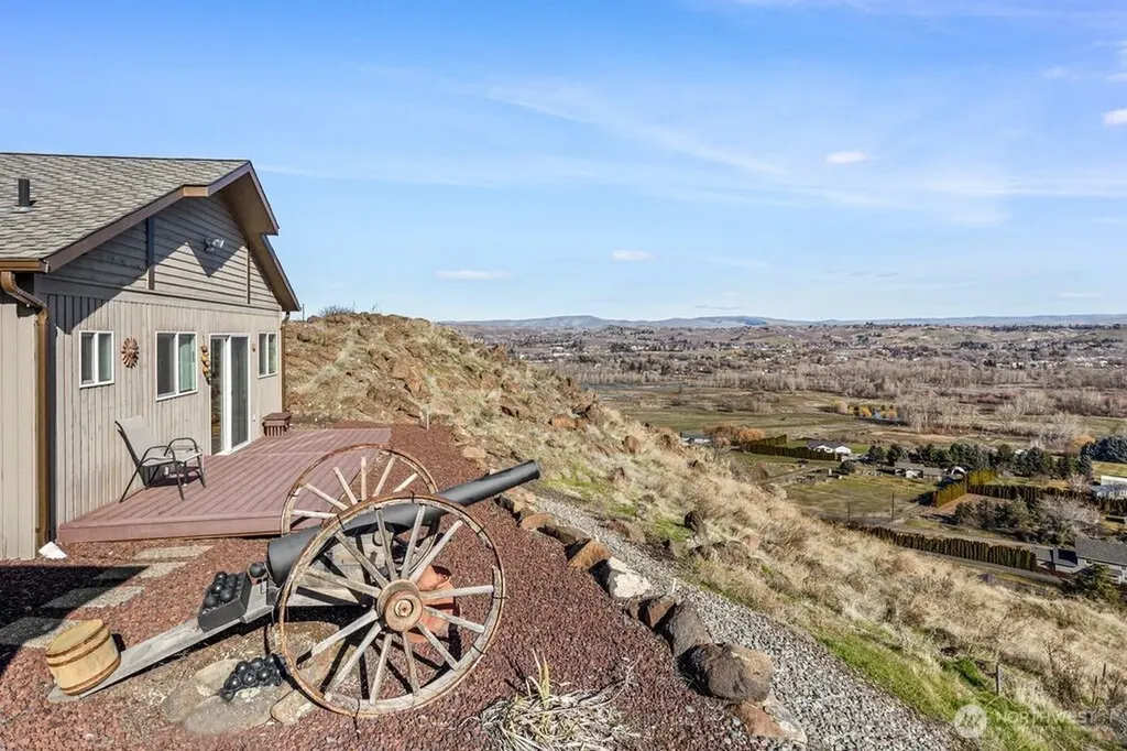 290 Trails End Lane Yakima WA 98903