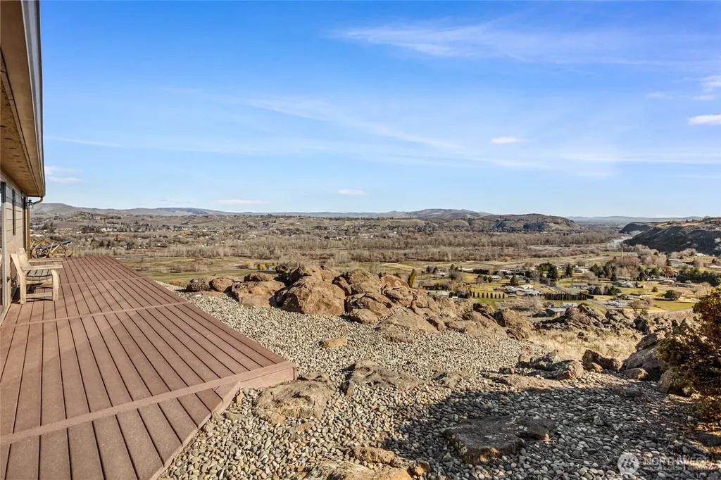 290 Trails End Lane Yakima WA 98903