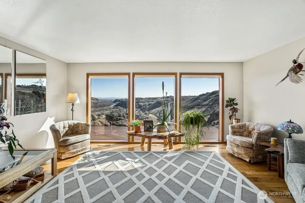 290 Trails End Lane Yakima WA 98903