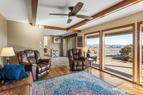 290 Trails End Lane Yakima WA 98903