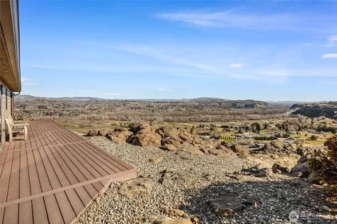 290 Trails End Lane Yakima WA 98903
