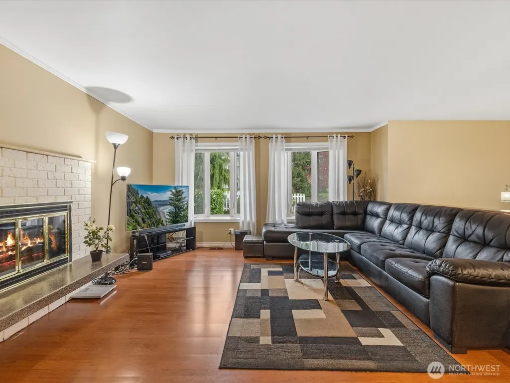 22427 82 Ave W Edmonds WA 98026