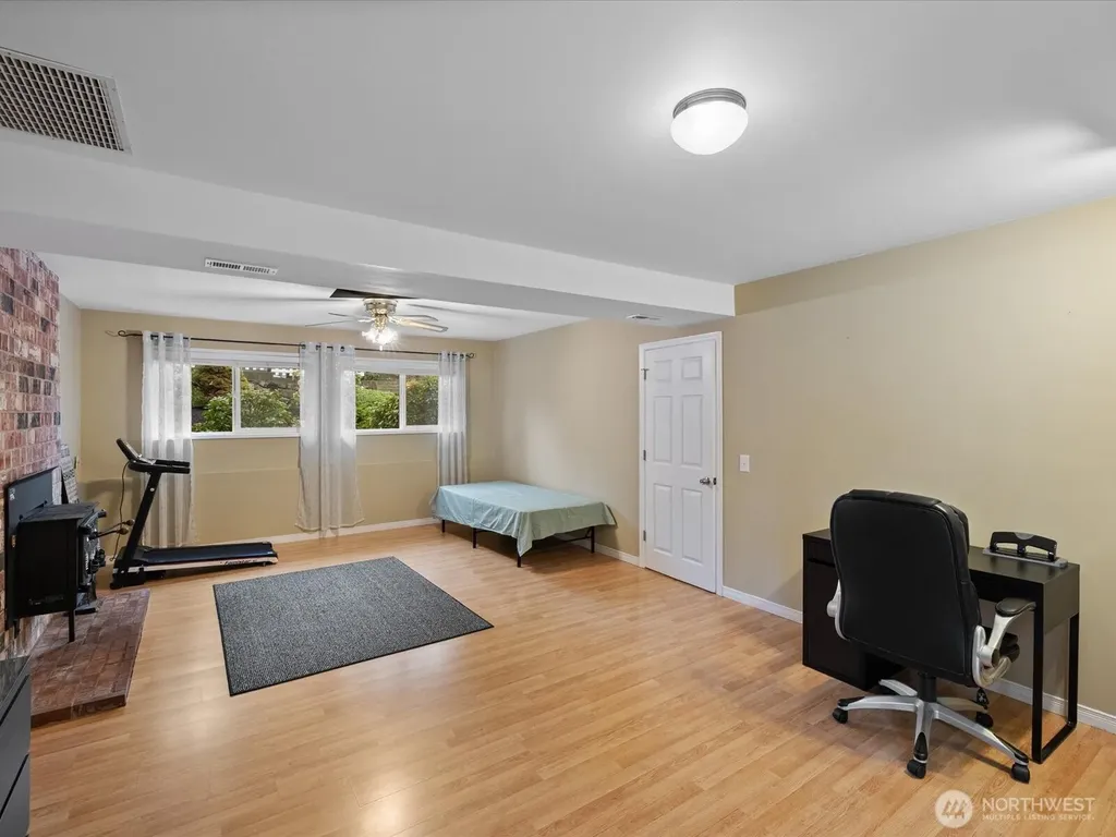 22427 82 Ave W Edmonds WA 98026