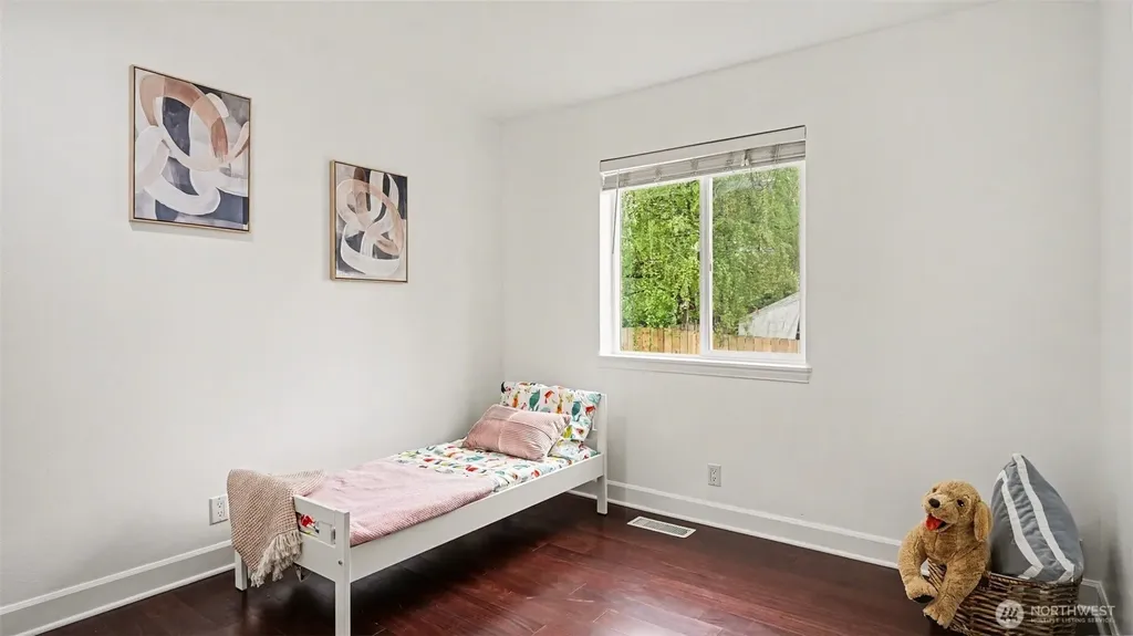 4002 NE 7th Court Renton WA 98056
