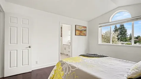 4002 NE 7th Court Renton WA 98056