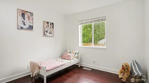 4002 NE 7th Court Renton WA 98056