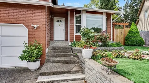 4002 NE 7th Court Renton WA 98056