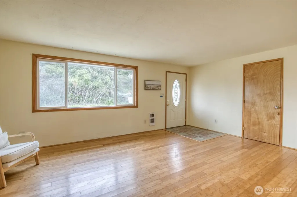 175 Jib Street NW Ocean Shores WA 98569