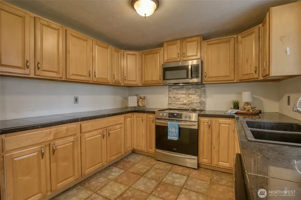175 Jib Street NW Ocean Shores WA 98569