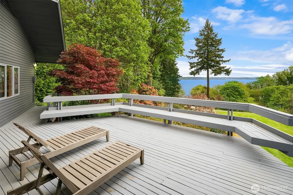 8425 SW 216th Street Vashon WA 98070