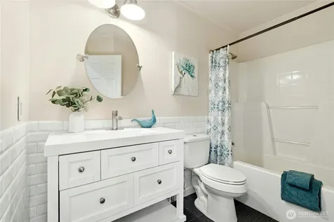 1126 204th Place SW Lynnwood WA 98036