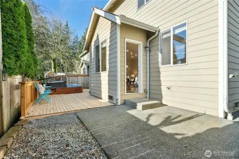 1126 204th Place SW Lynnwood WA 98036