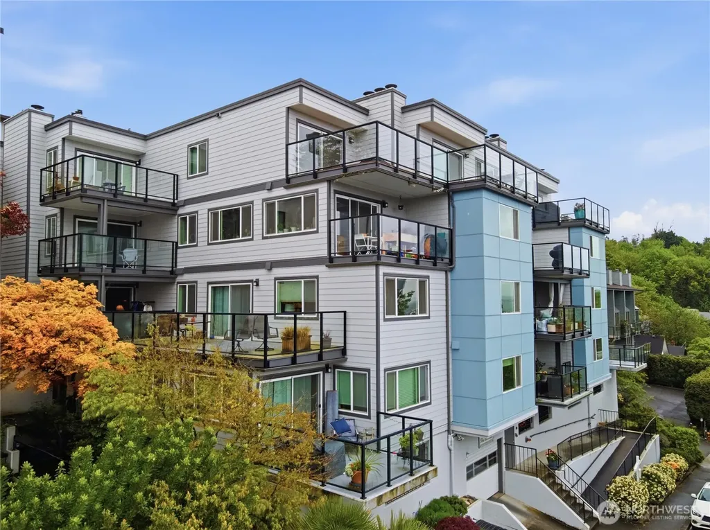 2040 13th Avenue W Seattle WA 98119