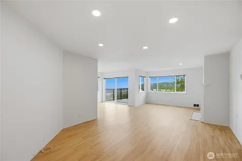 2040 13th Avenue W Seattle WA 98119