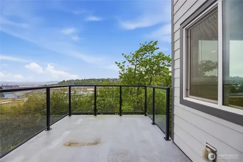 2040 13th Avenue W Seattle WA 98119