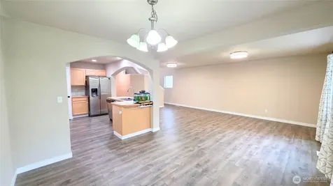17933 73rd Avenue E Puyallup WA 98375
